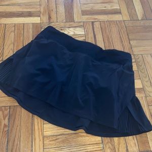 Lululemon pleaded black skirt